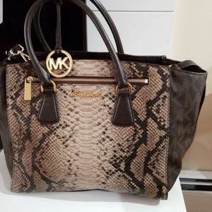 Michael Kors HandBag *Used Like New*
